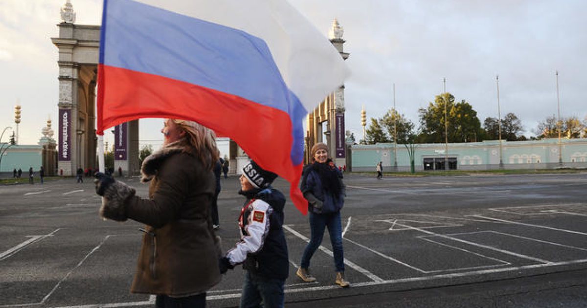 На "массовой" акции собралось всего пару десятков людей / © Илья Варламов