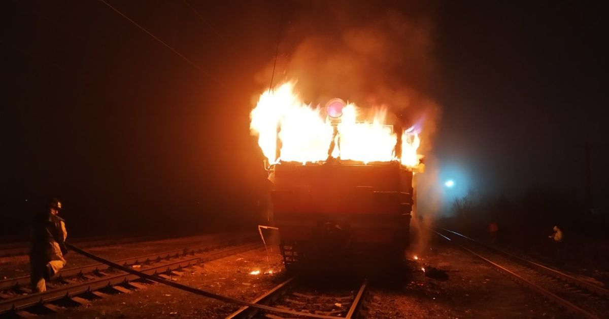 В Киевской области пылала электричка: появилось видео