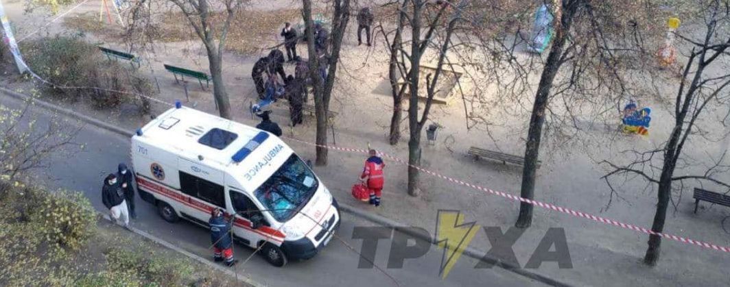 В Харкові на дитмайданчику чоловік підірвав гранату: з'явилося відео
