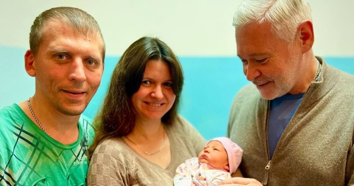 "Майбутнє у наших руках": у місті-герої України в укритті народилася дівчинка (фото)