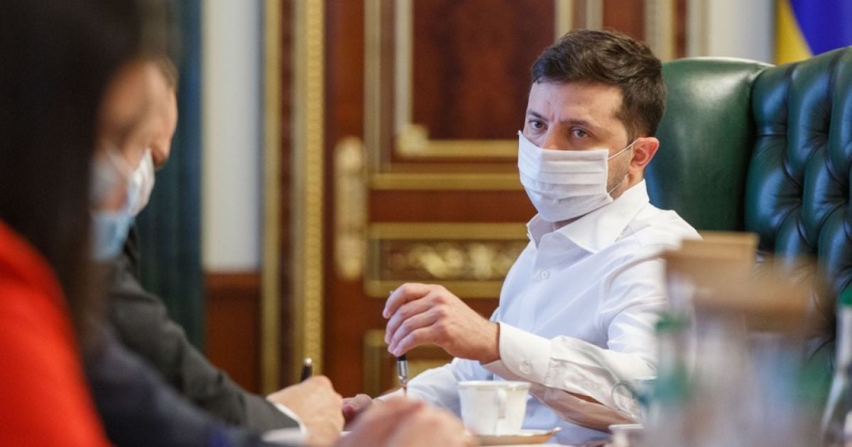 "Я розберуся": Зеленський вийшов до шахтарів, які вимагали на Банковій погасити борги