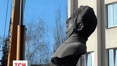 В Запорожье попрощались с памятником Орджоникидзе