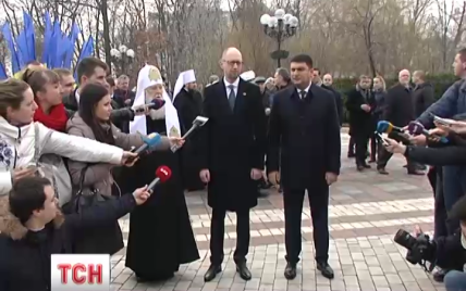 Три кандидати на посаду прем'єра зустрілися під пам'ятником Шевченку