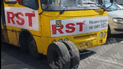 В Киеве у маршрутки №415 на ходу вырвало заднюю полуось, которая прилетела в остановку и разбила стекло: видео