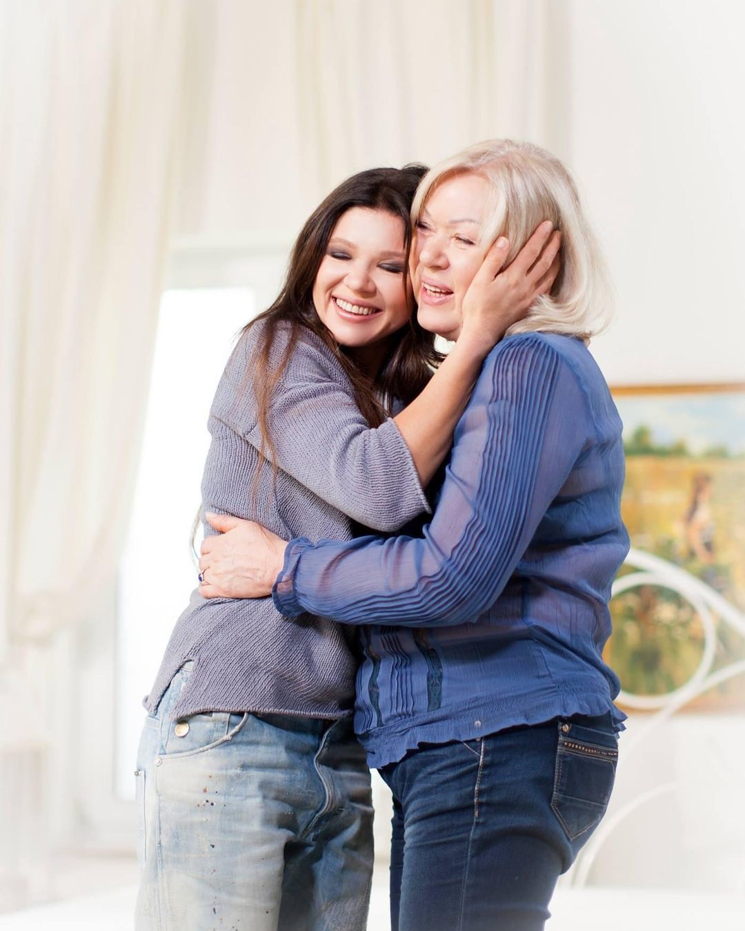 Звезды поздравляют с Днем матери / © 