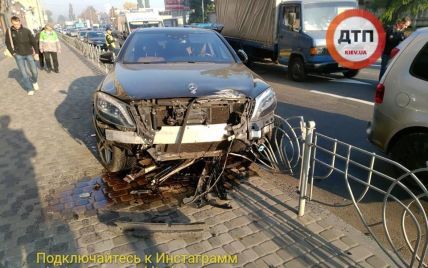 Масштабная авария на столичном Подоле: у 20-летнего водителя Mercedes мог случиться эпилептический приступ
