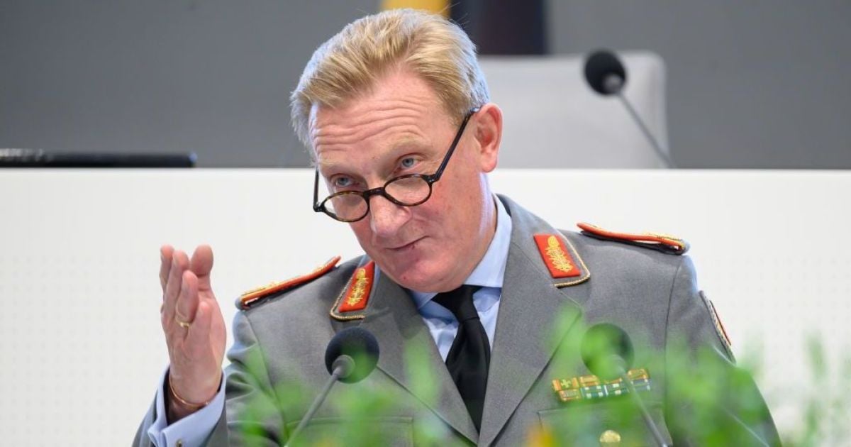 Командувач багатонаціональним Північно-східним корпусом НАТО, генерал-лейтенант Юрген-Йоахім фон Зандрарт