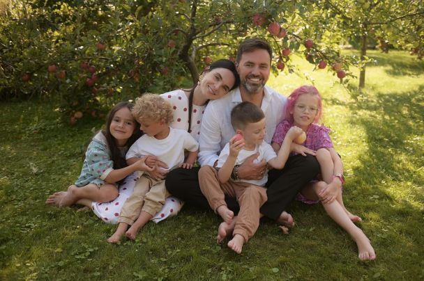 Жена Тимура Мирошниченко рассекретила, как их 6-летняя дочь зарабатывает деньги