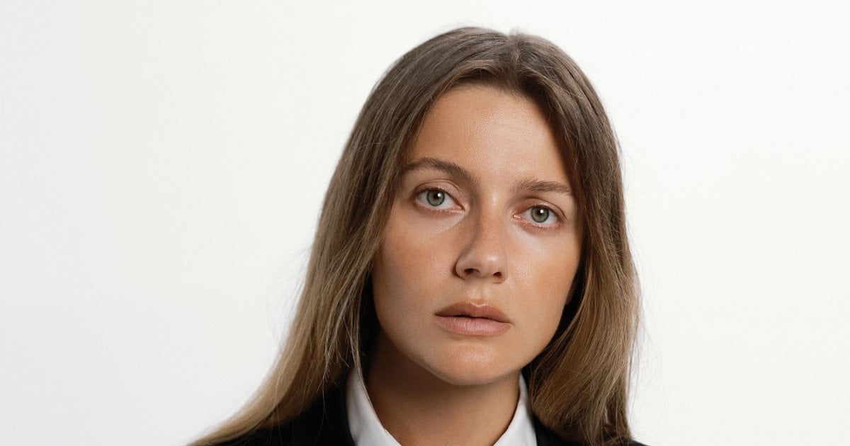 Співачка KOLA