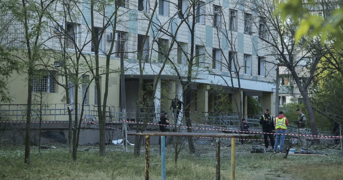 Полиция Киева проверит состояние опьянения охранника поликлиники, где было закрыто укрытие