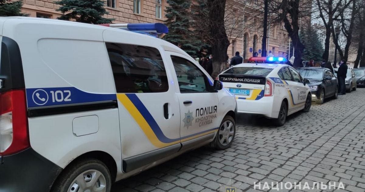 В Черновцах срочно эвакуировали всех работников из здания ОГА