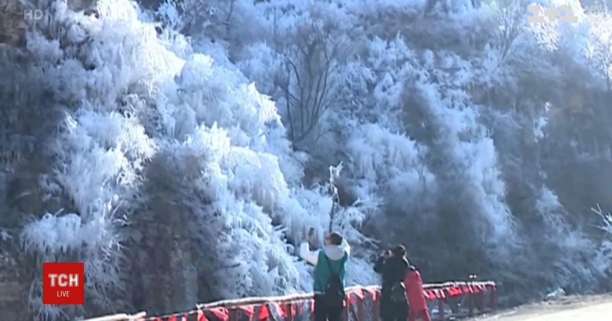 В Китае возникло необычное природное явление, полюбоваться которым массово едут люди