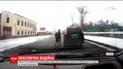 Харьковчанка выехала на красный свет на встречную полосу и чуть не сбила пешехода