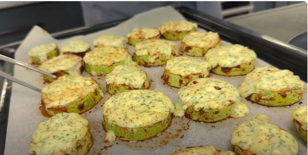 Запеченные кабачки с сыром: рецепт, который просят готовить снова и снова