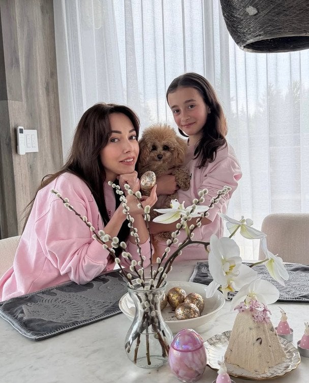 Катерина Кухар показала, як із 11-річною донькою-красунею від Стоянова святкує Великдень