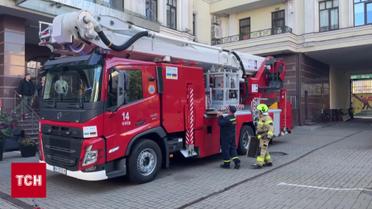 Пожежні драбини та рятувальники - в головному офісі 1+1 media
