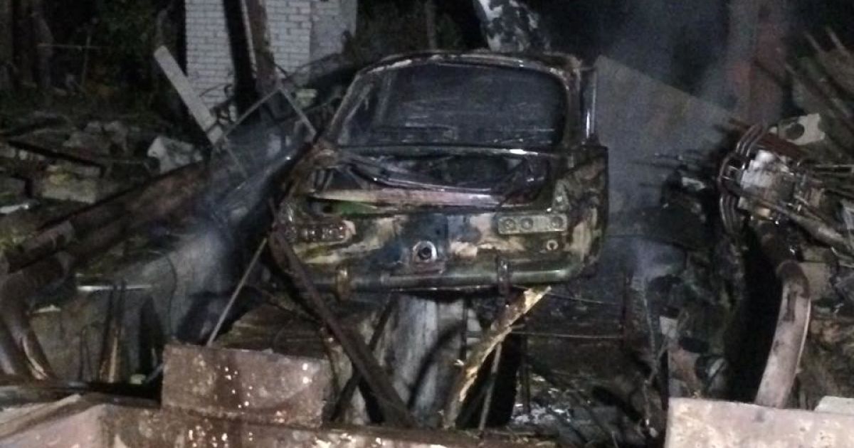 Взорвалась машина и газовые баллоны, которые стояли в гараже. / © Фото Валерии Ковалинской/ТСН