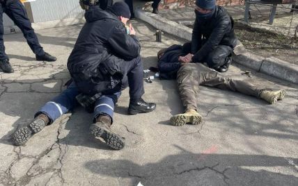 Завітали незвані гості: співробітники ДСНС взяли у полон двох російських окупантів