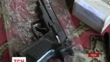 Пістолети, балаклави і набої: поліція знайшла у квартирі 20-річного лучанина арсенал зброї