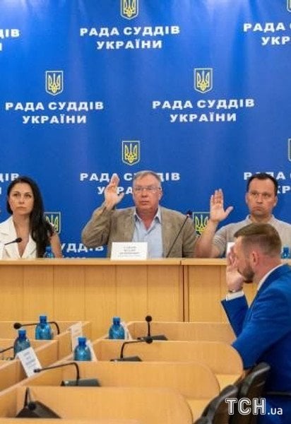 Зарплаты судей в Украине перечислили