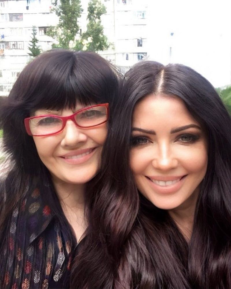 Звезды поздравляют с Днем матери / © 