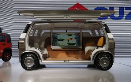 Suzuki представила беспилотную "комнату на колесах"
