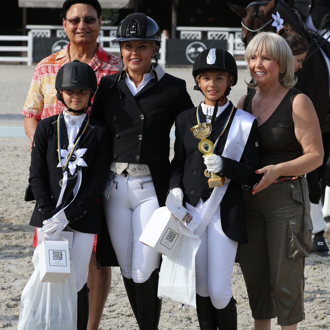 Камалия с семьей / © instagram.com/kamaliyaofficial