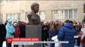 Во дворе Львовского университета установили памятник погибшему на Майдане студенту