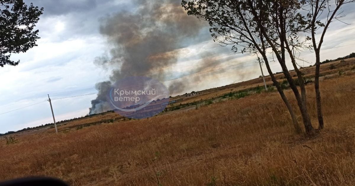 В Крыму после взрывов пылает вблизи аэродрома "Октябрьское"