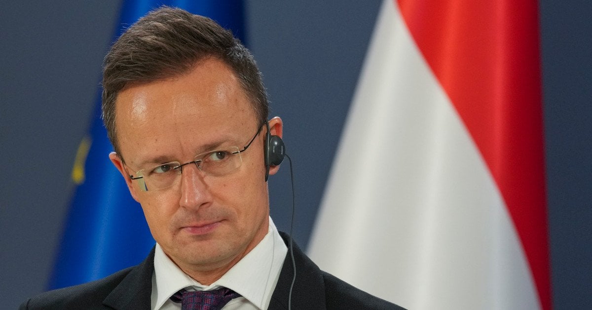 Петер Сиярто