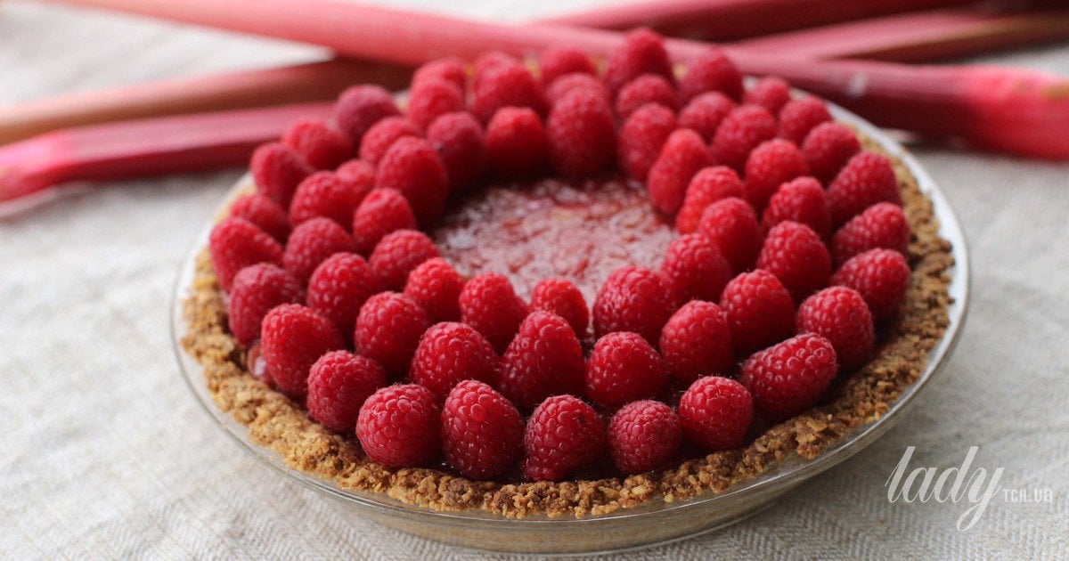 Сметанный пирог со сметаной и ягодами