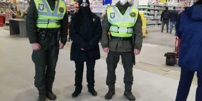 Полиция Киевской области дважды оштрафовала предпринимателей, которые не закрыли свои гипермаркеты на карантин
