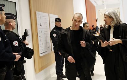 Во Франции вынесли приговор российскому художнику Павленскому за поджог дверей банка