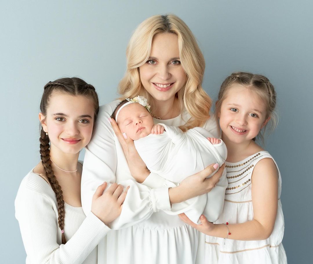 Звезды поздравляют с Днем матери / © 