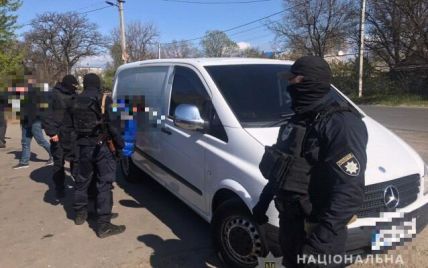 В Одессе задержали членов группировки, которые заставили жителя Кропивницкого отдать 1 млн долларов