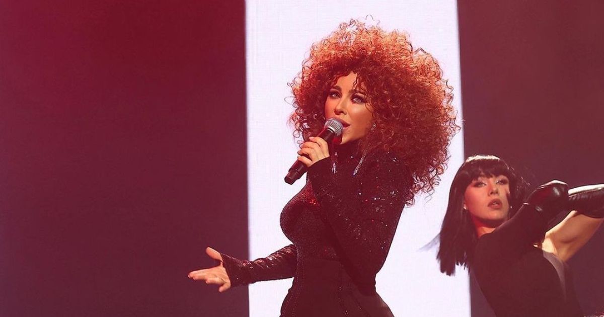 Ани Лорак в боди и с пышной афропрической на голове озадачила образом