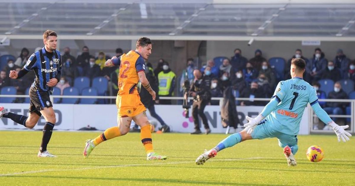 "Аталанта" с Малиновским дома разгромно проиграла "Роме"