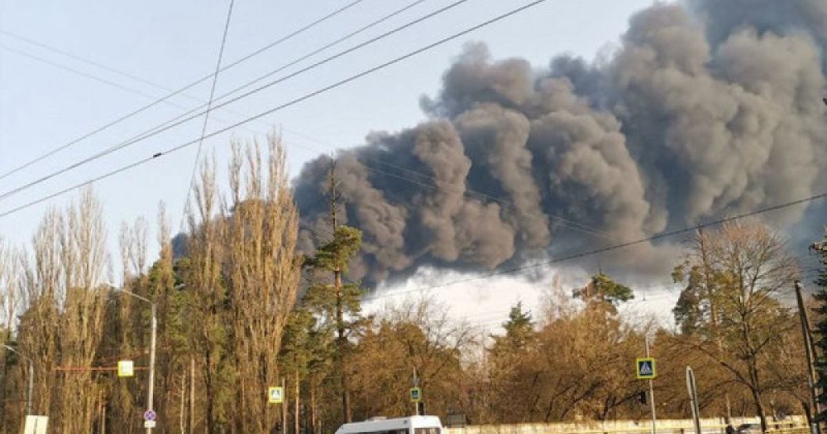 У Брянську, де горить нафтобаза, вже почалася панічна евакуація