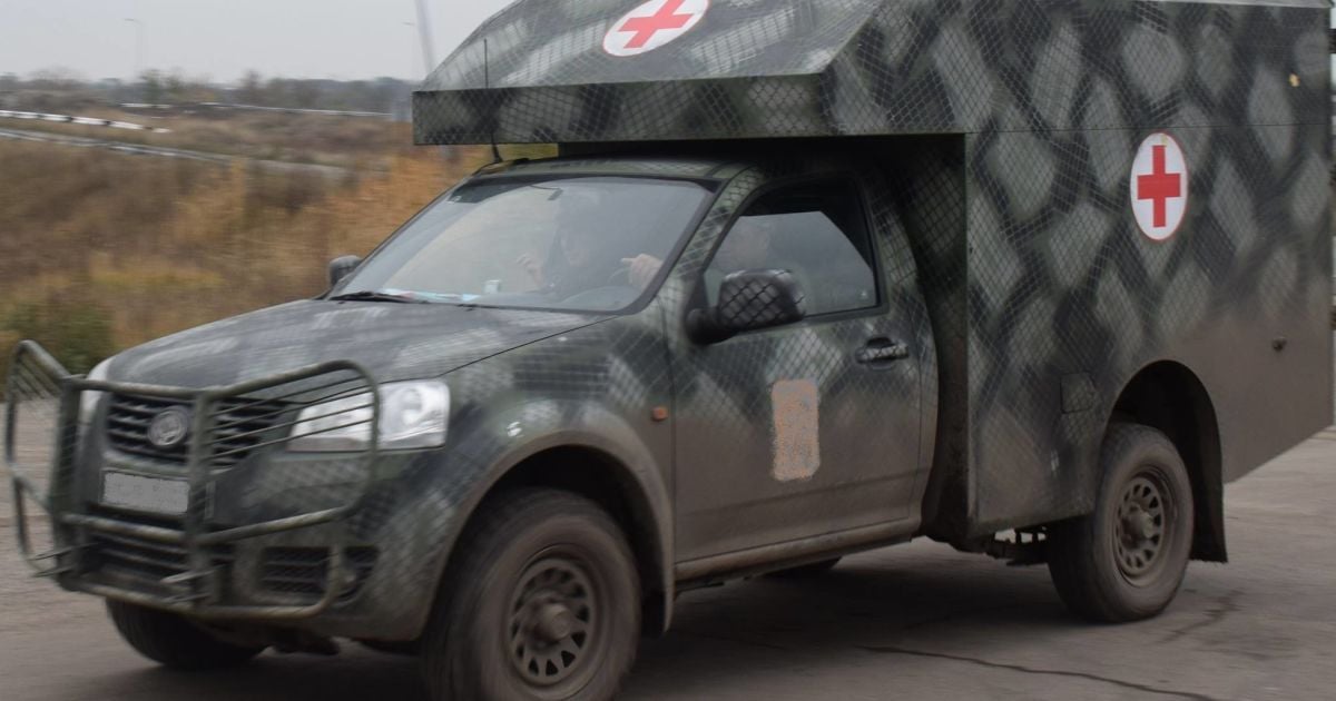 В Песках боевики обстреляли военных медиков и уничтожили санитарный автомобиль