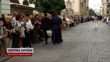 Похорон Ірини Фаріон: тисячі людей прощаються з мовознавицею у Львові