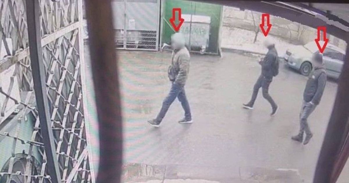Злоумышленники, напавшие и ограбившие прохожего в Киеве