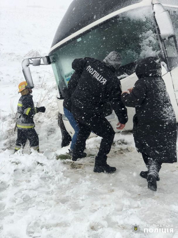 Снігопад спричинив низку аварій на трасах Одещини / ©
