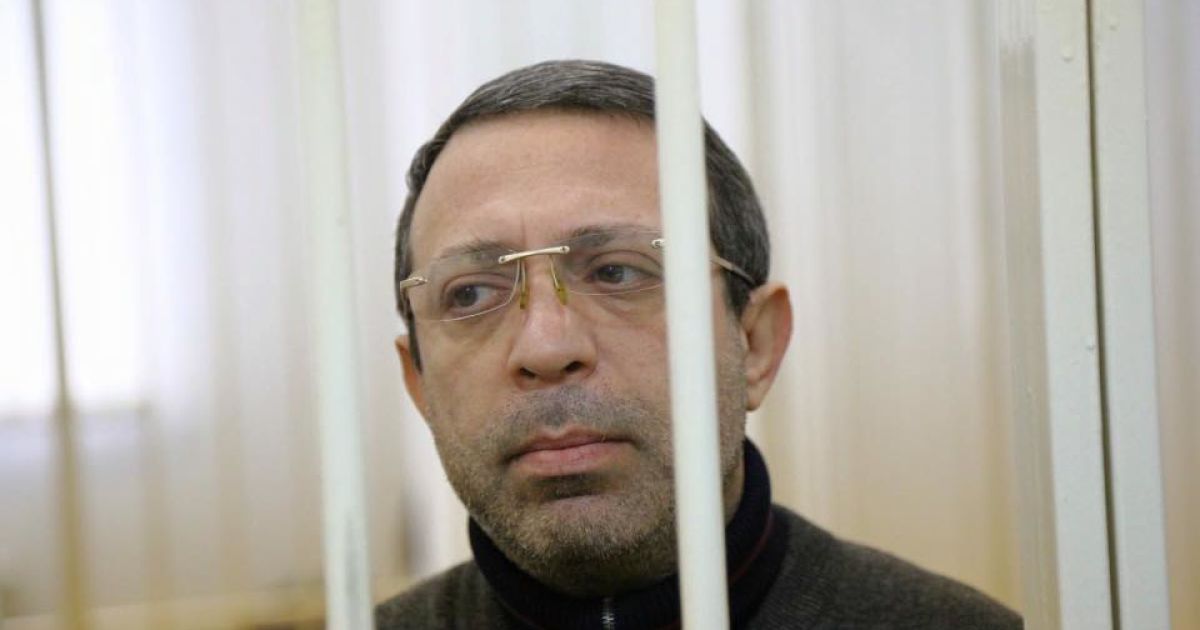Рассмотрение апелляции на арест опять перенесли