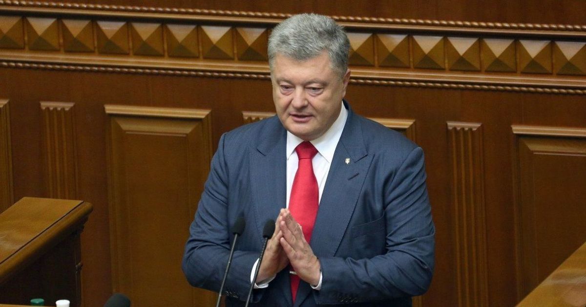 Порошенко призвал Раду безотлагательно закрепить в Конституции вступление Украины в НАТО и ЕС