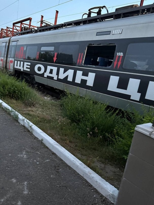 Наслідки обстрілу / © Укрзалізниця