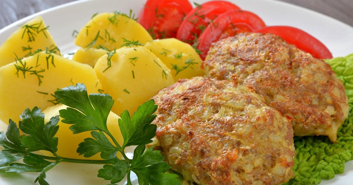 Котлети з м'ясного фаршу з овочами в духовці