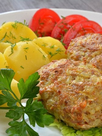 Котлети з м'ясного фаршу з овочами в духовці