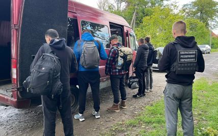 На Закарпатті та в Чернівецькій області затримали понад десять осіб, які хотіли незаконно перетнути кордон