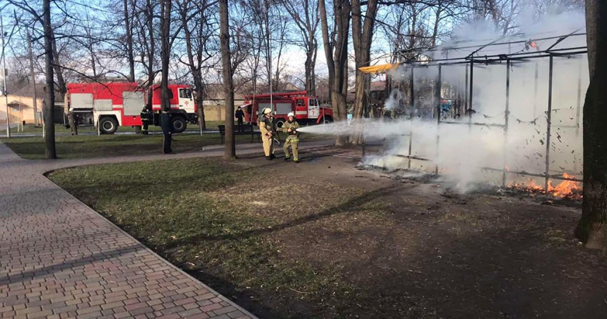 В парке развлечений в Днепропетровской области загорелся детский аттракцион
