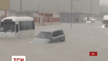 Дожди затопили Дубаи и Абу-Даби